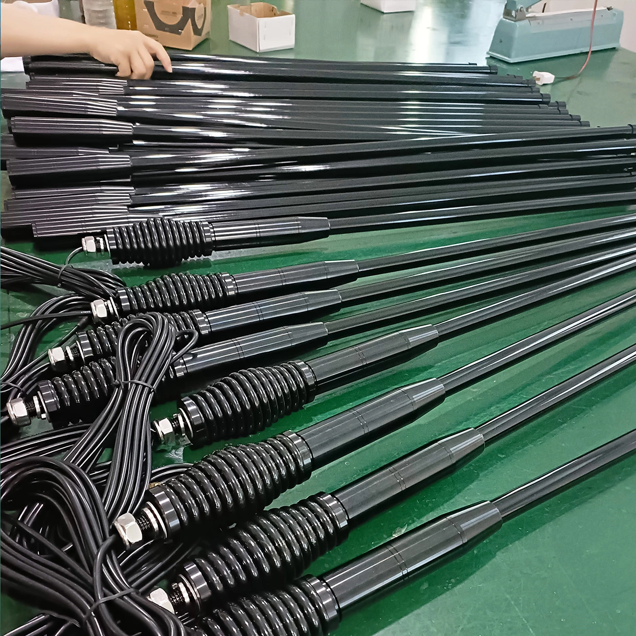 Heavy Duty UHF 477 Mhz Antenna Type 40cm 75cm 124cm 0mhz Off Road Car Decorative Antenna For Decoration On Car