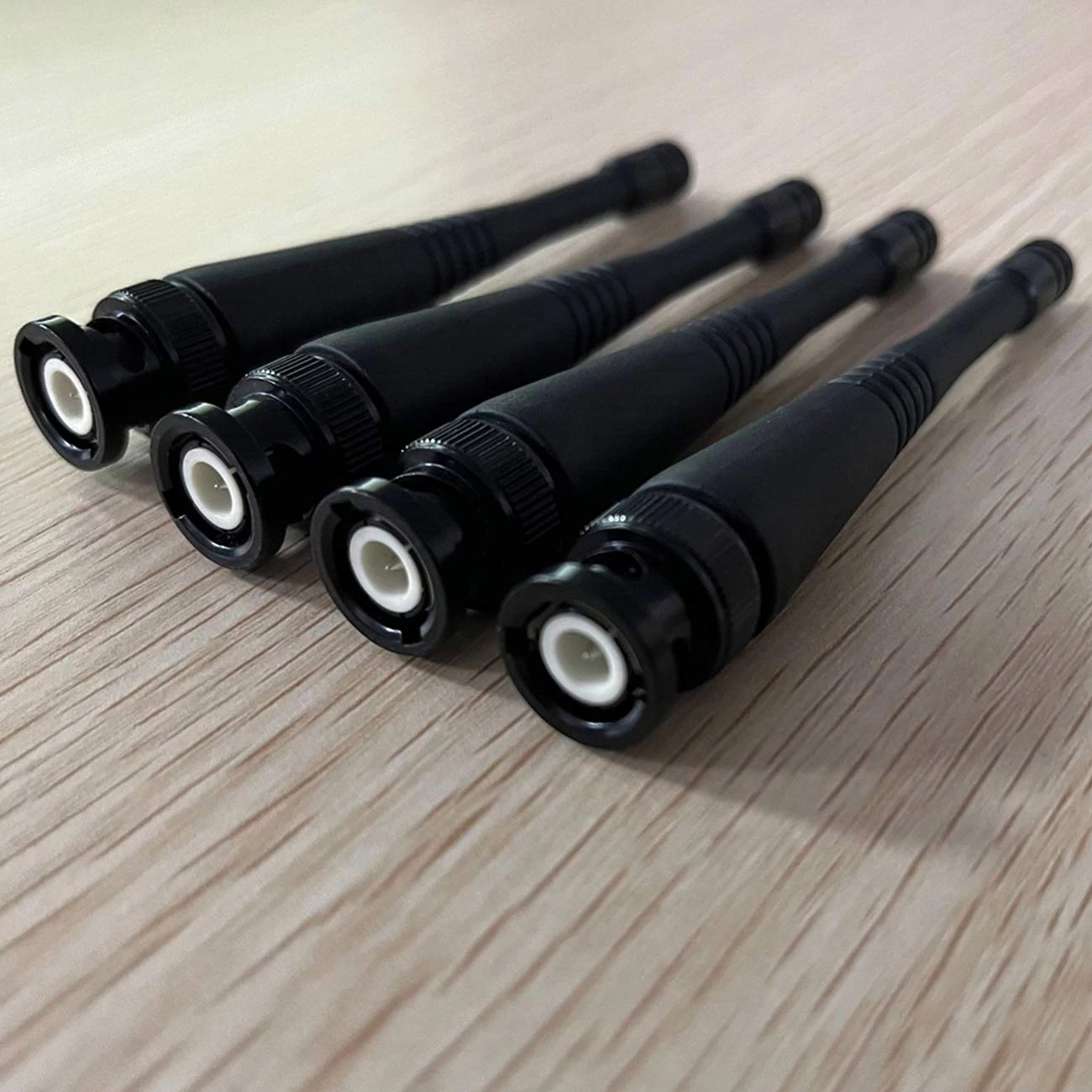 2.5dbi 433mhz 868MHz 915MHz Rubber Mobile Antenna Ham Radio Antenna with SAM-Male or Female/BNC/TNC