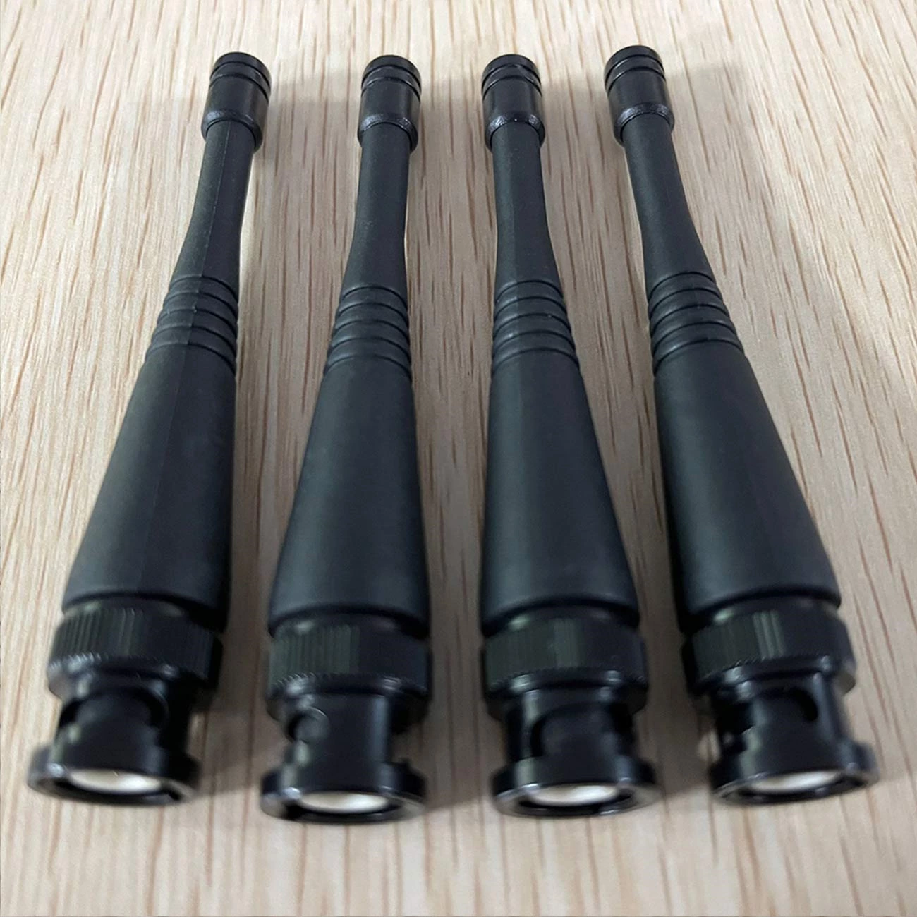 2.5dbi 433mhz 868MHz 915MHz Rubber Mobile Antenna Ham Radio Antenna with SAM-Male or Female/BNC/TNC