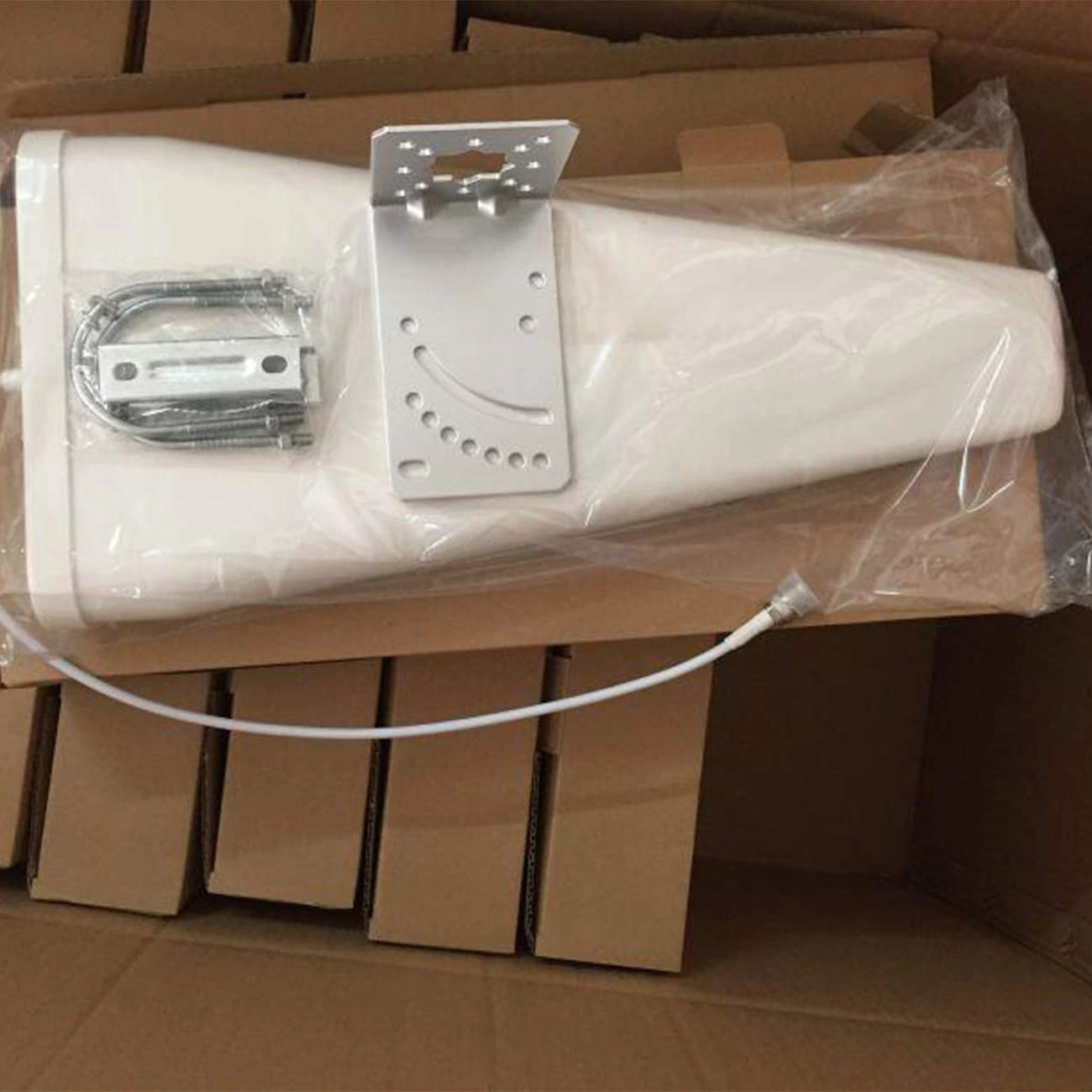 Signal Booster Antenna Gsm 698-2700MHz 12dBi 2g 3g 4g Lte Lpda Log Periodic Wideband Directional Outdoor Phone