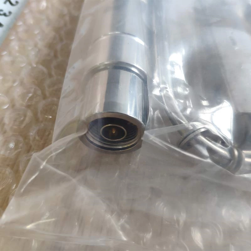 4G LTE Antenna with N-Male Connector 600mm White Triangular Magnet Base 698-2700MHz Vertical Polarization 6.5dbi