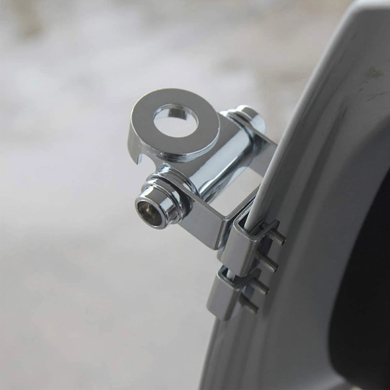 Adjustable Angle Silver Stainless Clip Mount Bracket Hatchback Door Mount Antenna Bracket for Mobile Car Antenna