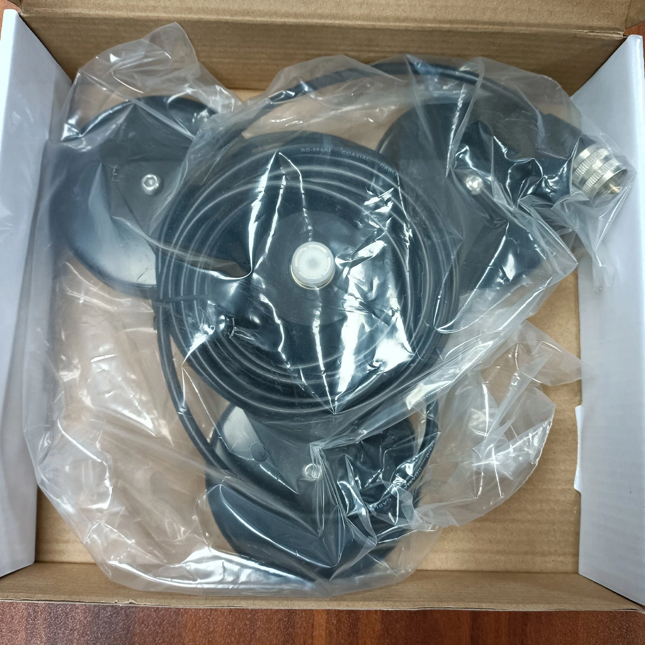 Magnetic Mounting Mobile Antenna with Strong Magnet Base for Optimal Communication