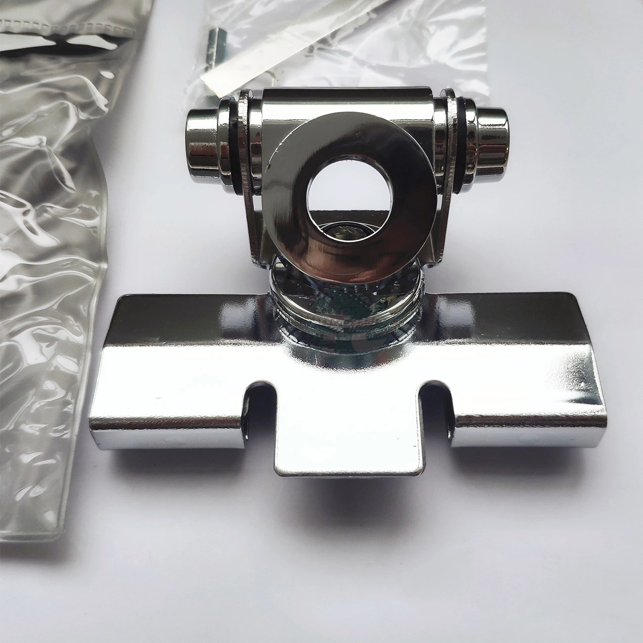 Adjustable Angle Silver Stainless Clip Mount Bracket Hatchback Door Mount Antenna Bracket for Mobile Car Antenna