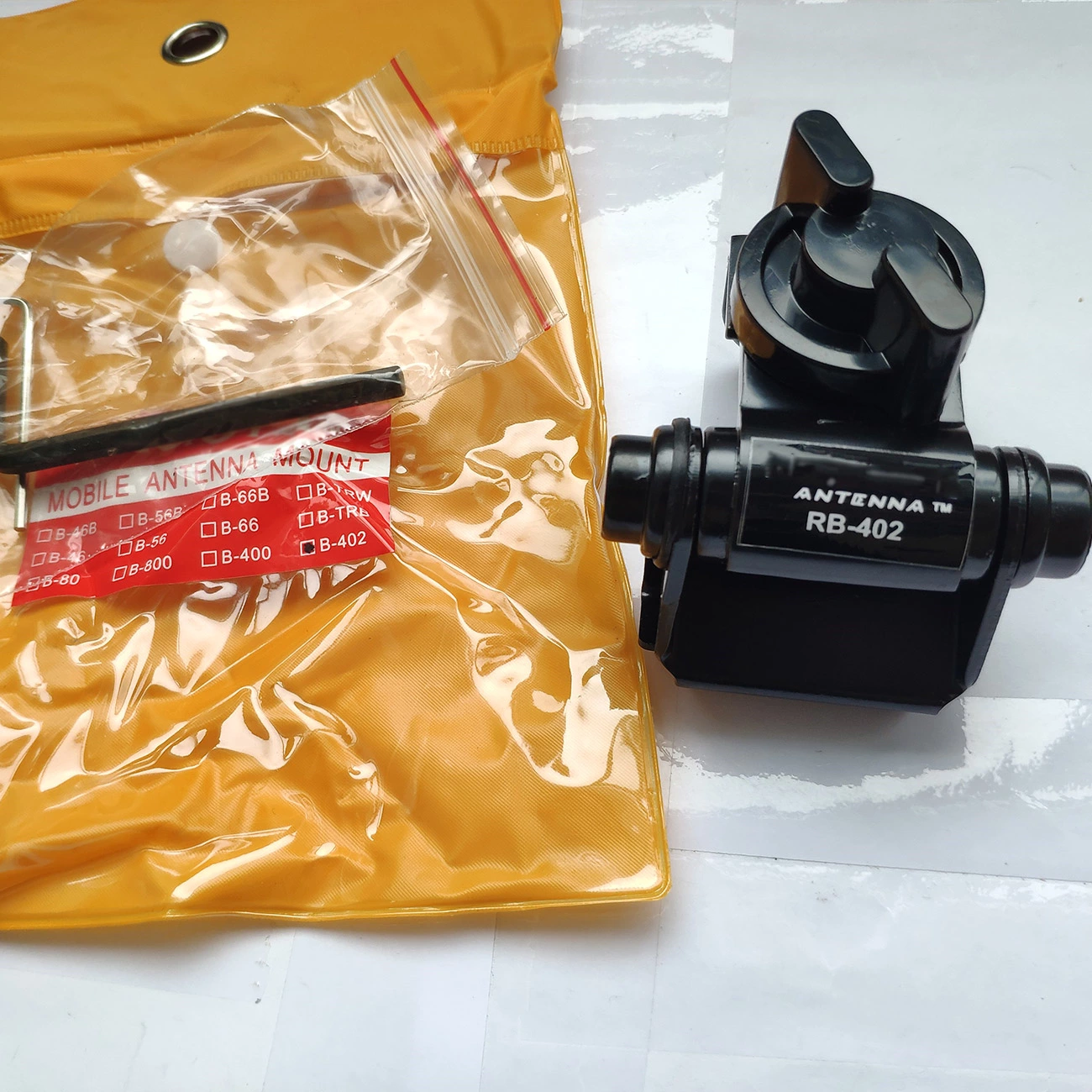 RB402 Mobile car Antenna Mount Bracket Tilt Angle Adjust Radio Car antenna Base clip with Connector Socket S0239