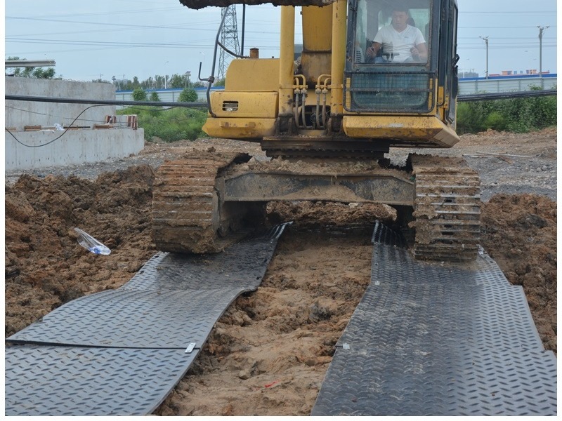 Engineered for Excavators – Professional-Grade HDPE Ground Protection Mats